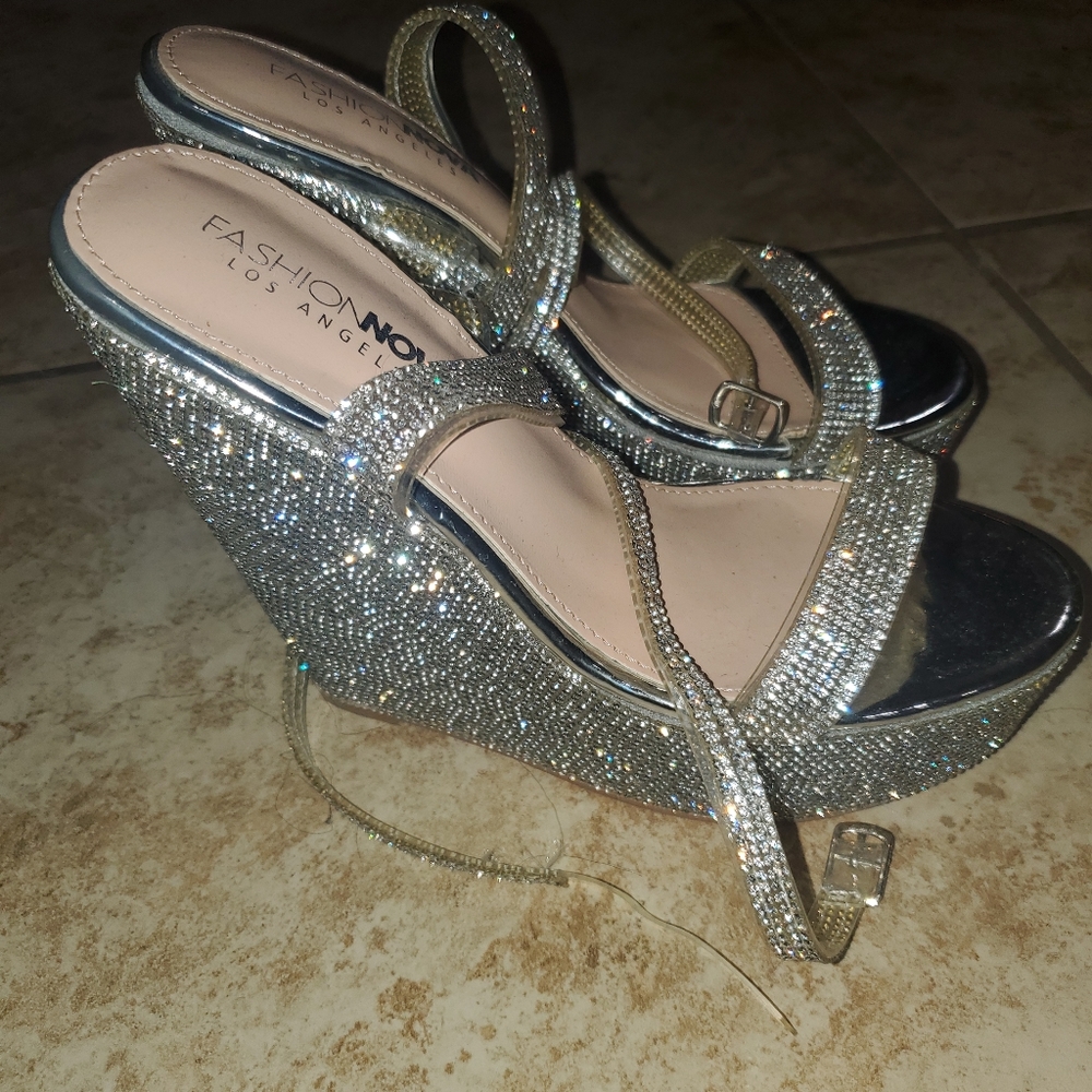 Fashion Nova Size 8 silver anklets